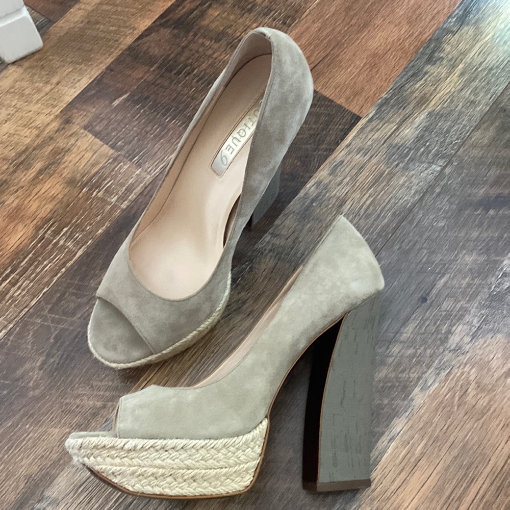 Brand new Boutique 9 wedge heels size 8